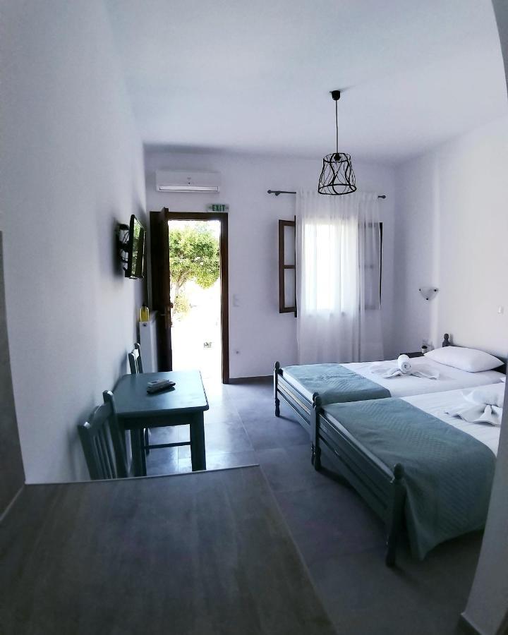 Mavrikou Helen Apartments Skyros Extérieur photo
